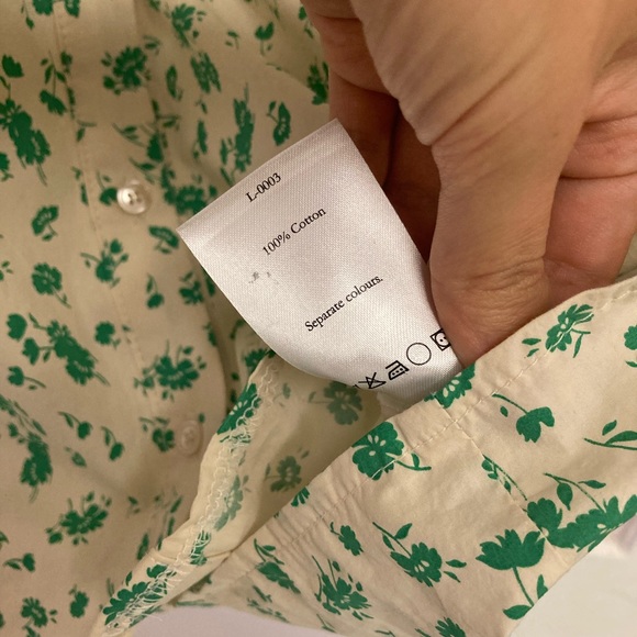 Donating tomorrow: Carnation print blouse by Olive Clothing - Picture 4 of 5